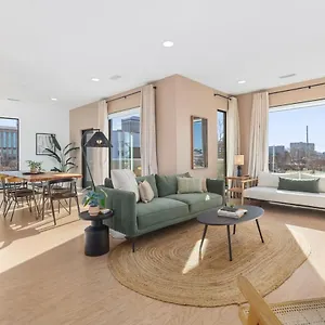 Penthouse With Patio Walk To Downtown 3 Bedrooms 5 Beds Apartment
